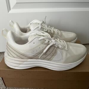 Nike Lunar Roam Sneaker Summit White/Phantom/Light Bone NIB Size M 8.5 / W 10